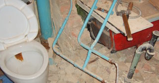 Профессиональный демонтаж перегородки ванной и туалета в юбилейном - от 568 рублей